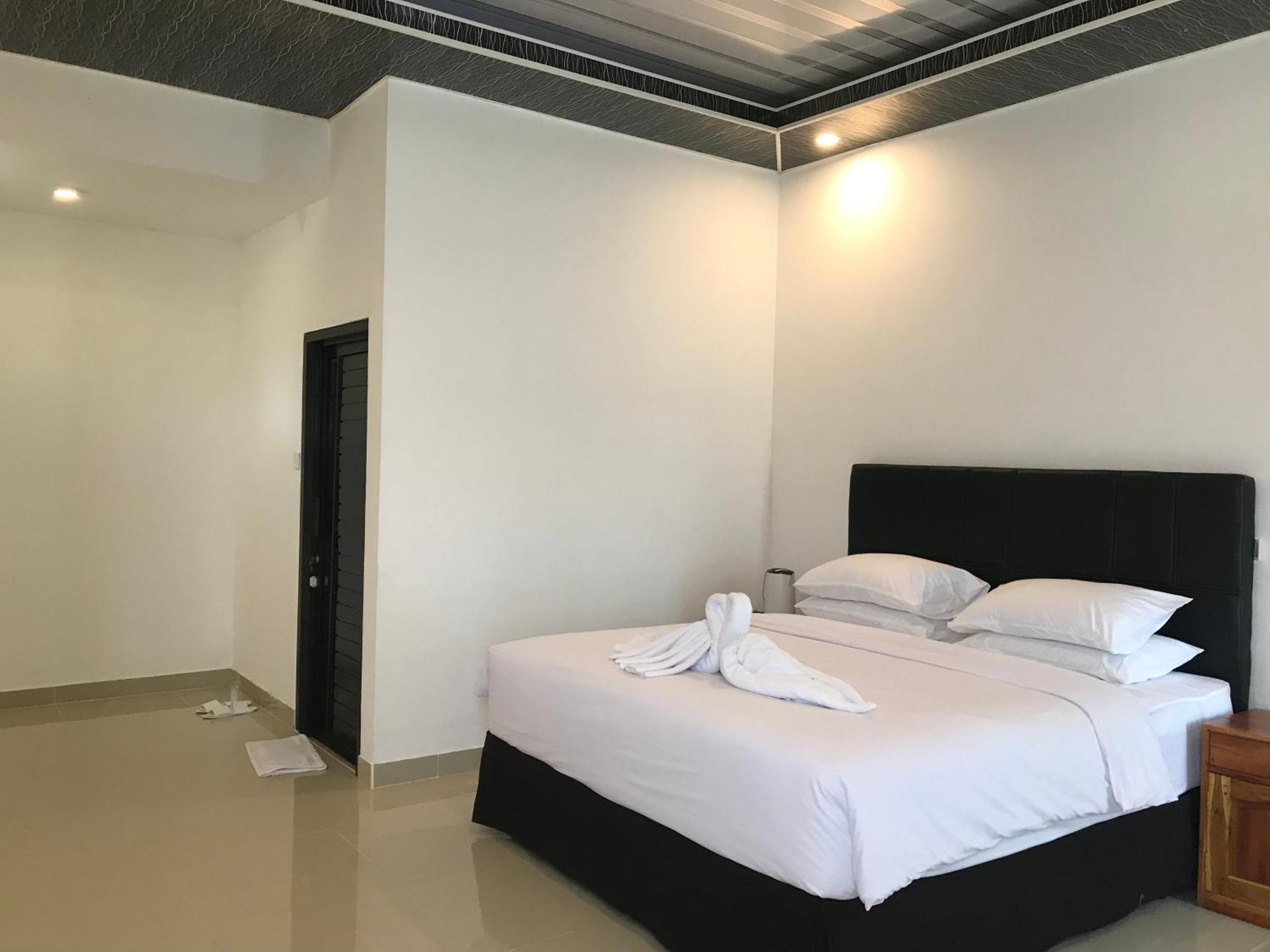 Pohon Purba Resort & Restaurant Labuhan Pandan Екстериор снимка