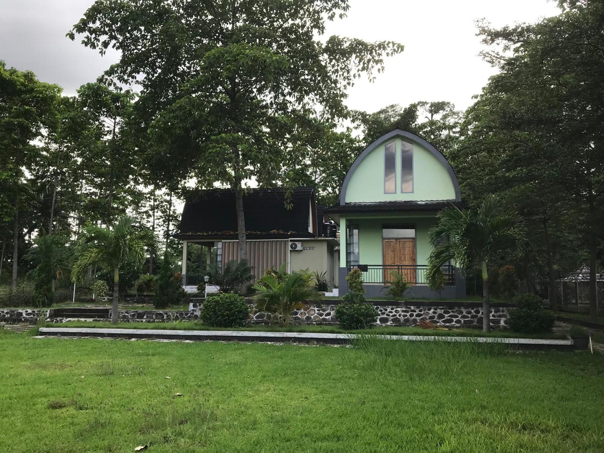 Pohon Purba Resort & Restaurant Labuhan Pandan Екстериор снимка