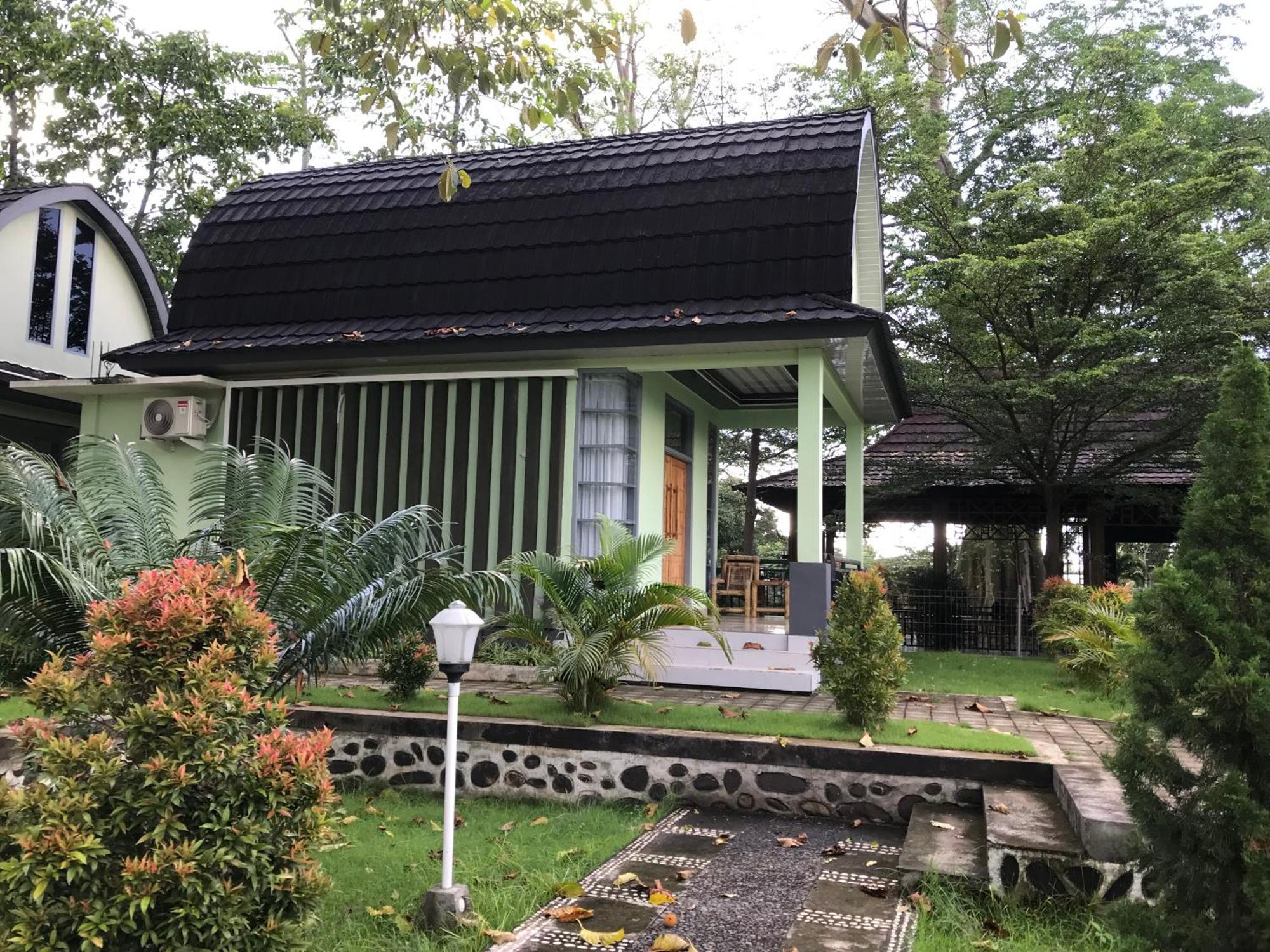 Pohon Purba Resort & Restaurant Labuhan Pandan Екстериор снимка