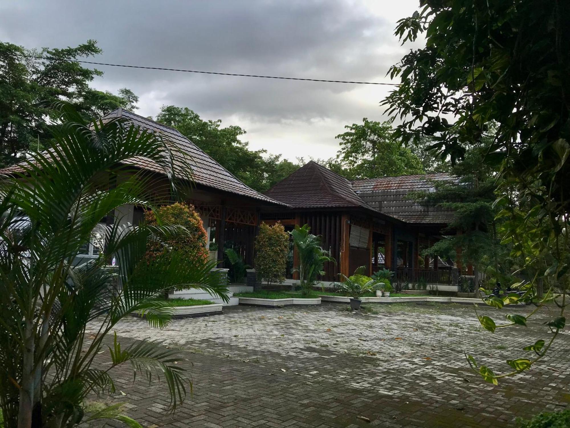 Pohon Purba Resort & Restaurant Labuhan Pandan Екстериор снимка