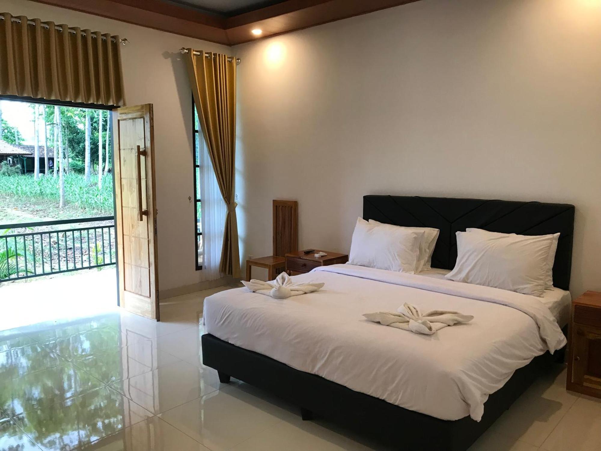Pohon Purba Resort & Restaurant Labuhan Pandan Екстериор снимка