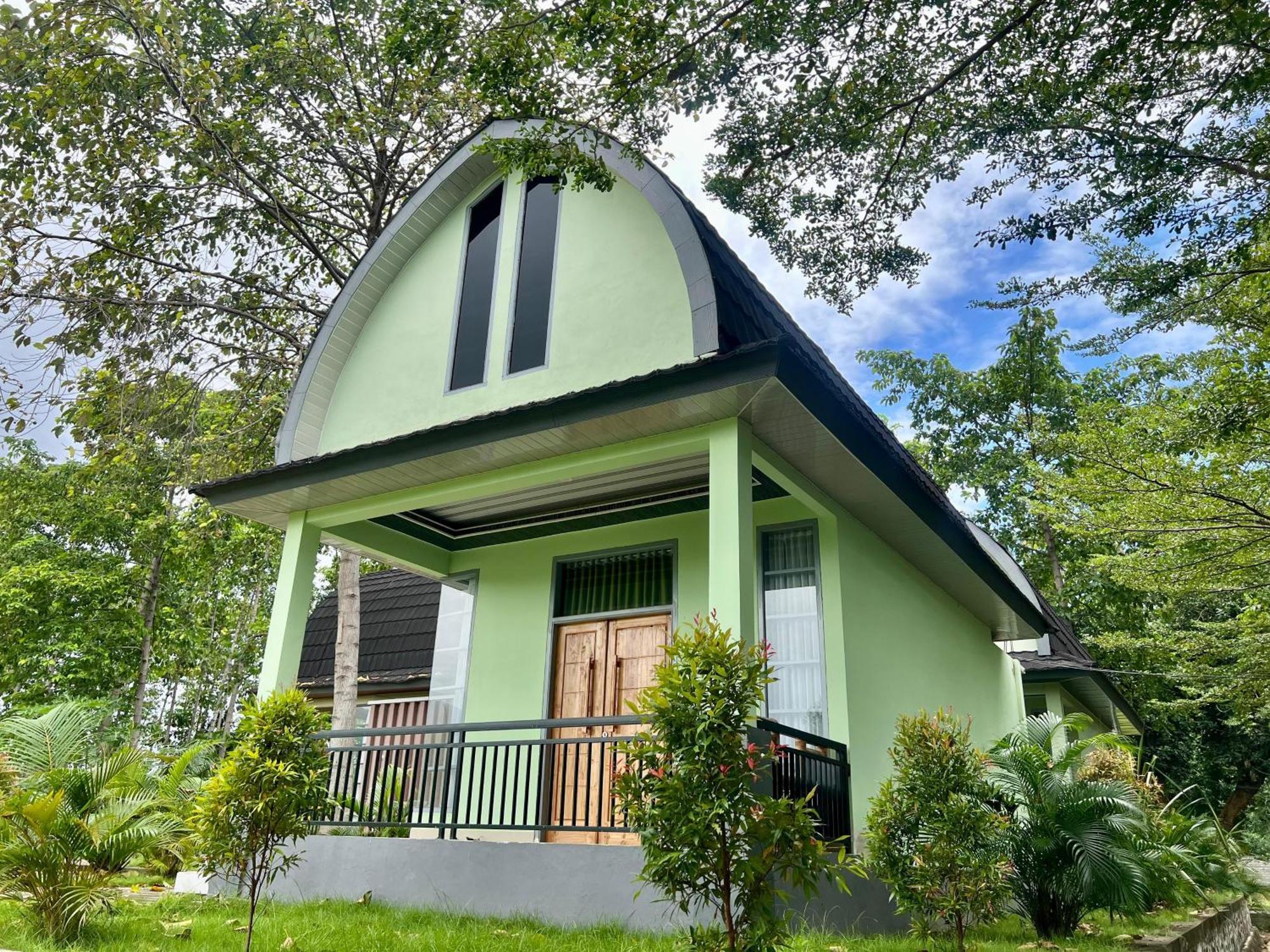 Pohon Purba Resort & Restaurant Labuhan Pandan Екстериор снимка